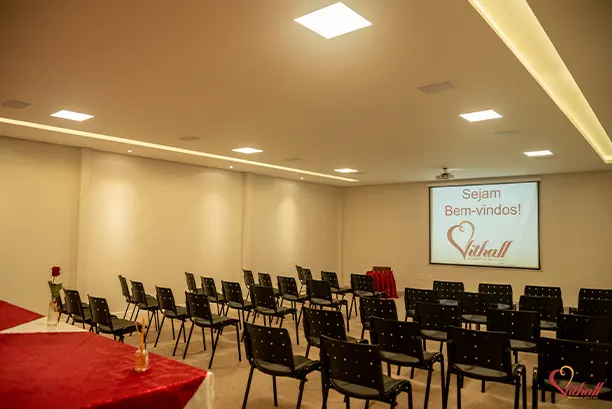 Facilitador conduzindo dinâmica no treinamento Vithall Garibaldi