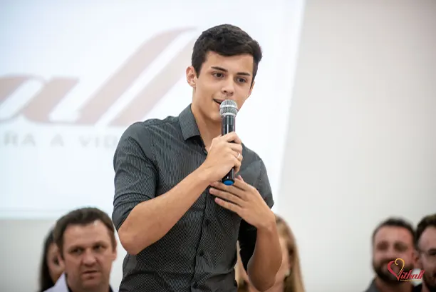 Apresentação de participante no programa Vithall Lajeado